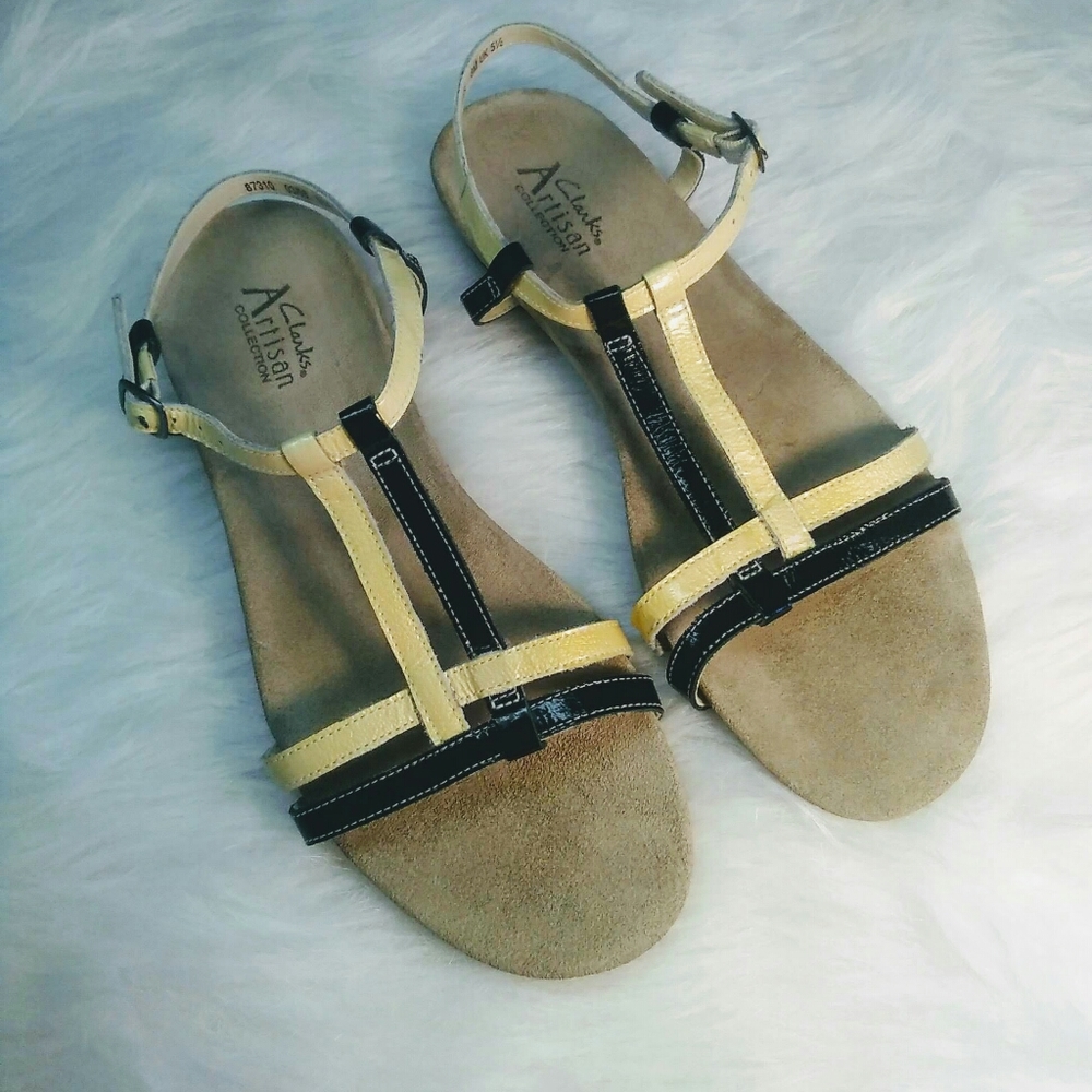 🌸Clarks Artisan Flat Suede Strappy Sandals Size 8